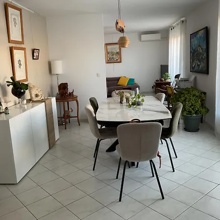 Climatisee , 3 Chambres, A 10 Mn De La